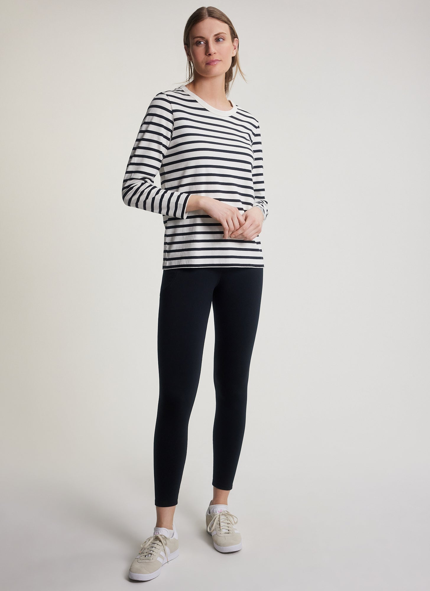 newport-top-pearl-black-stripe