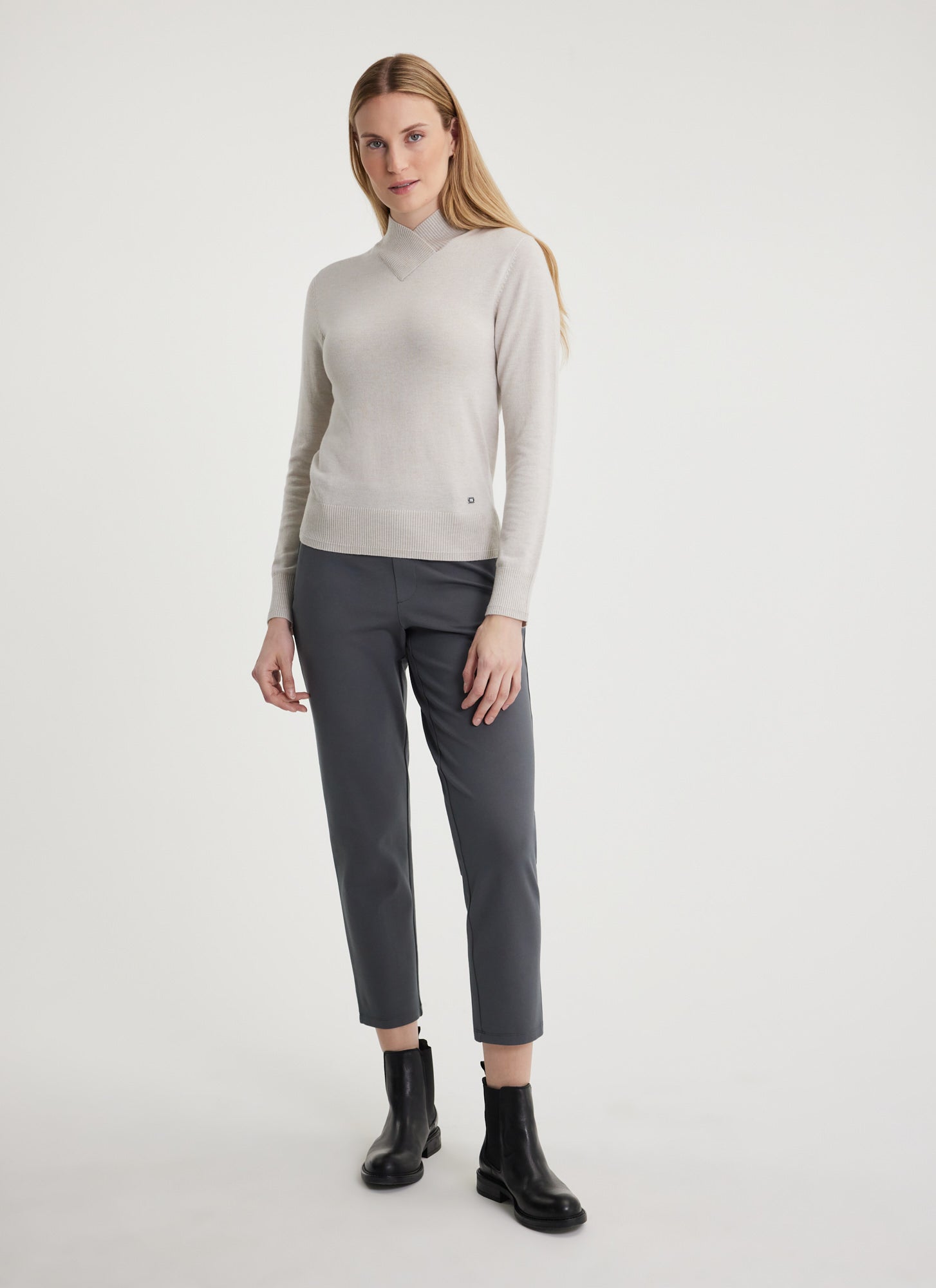 GALE Light Sweater