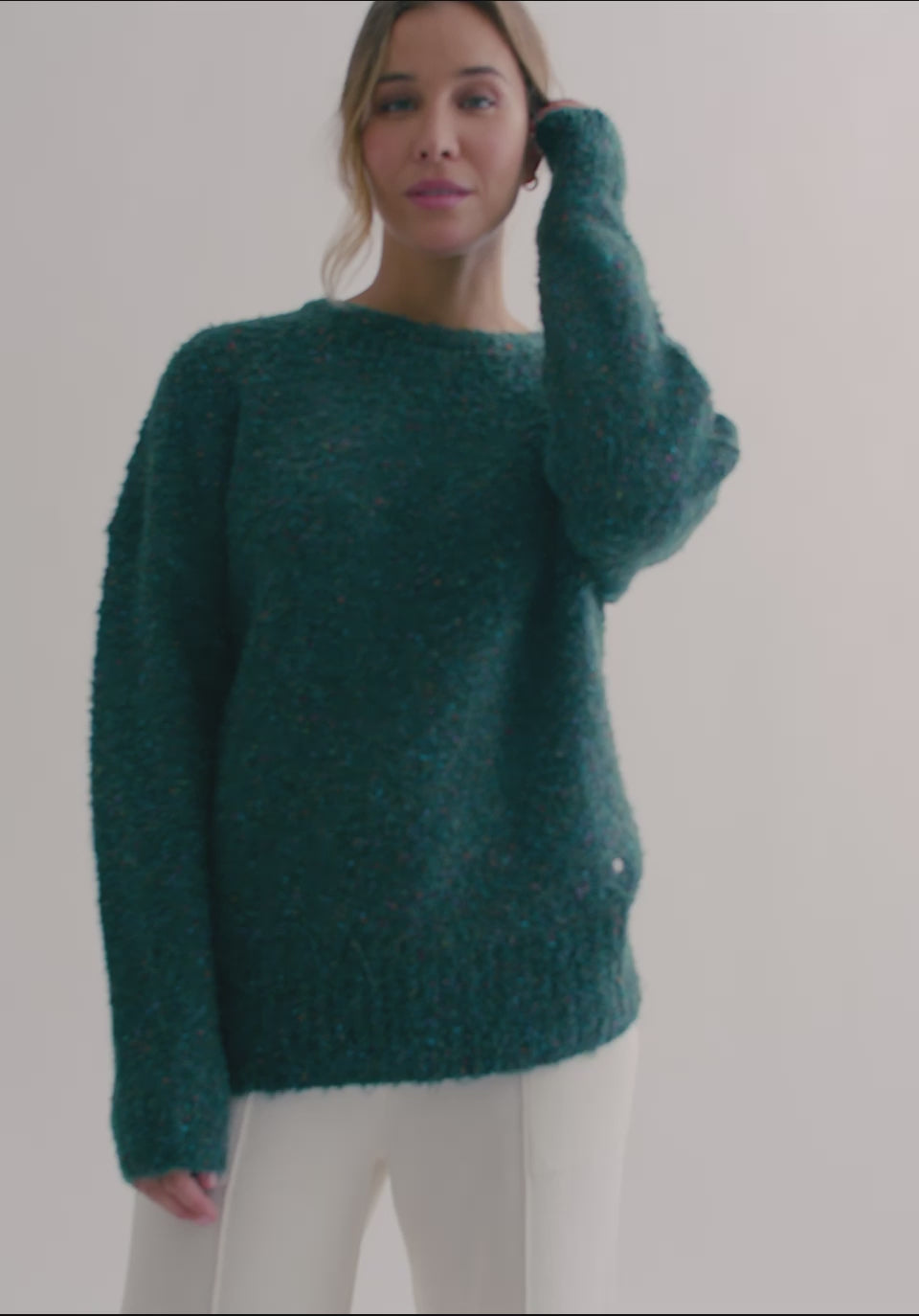 Load video: Tanda Sweater