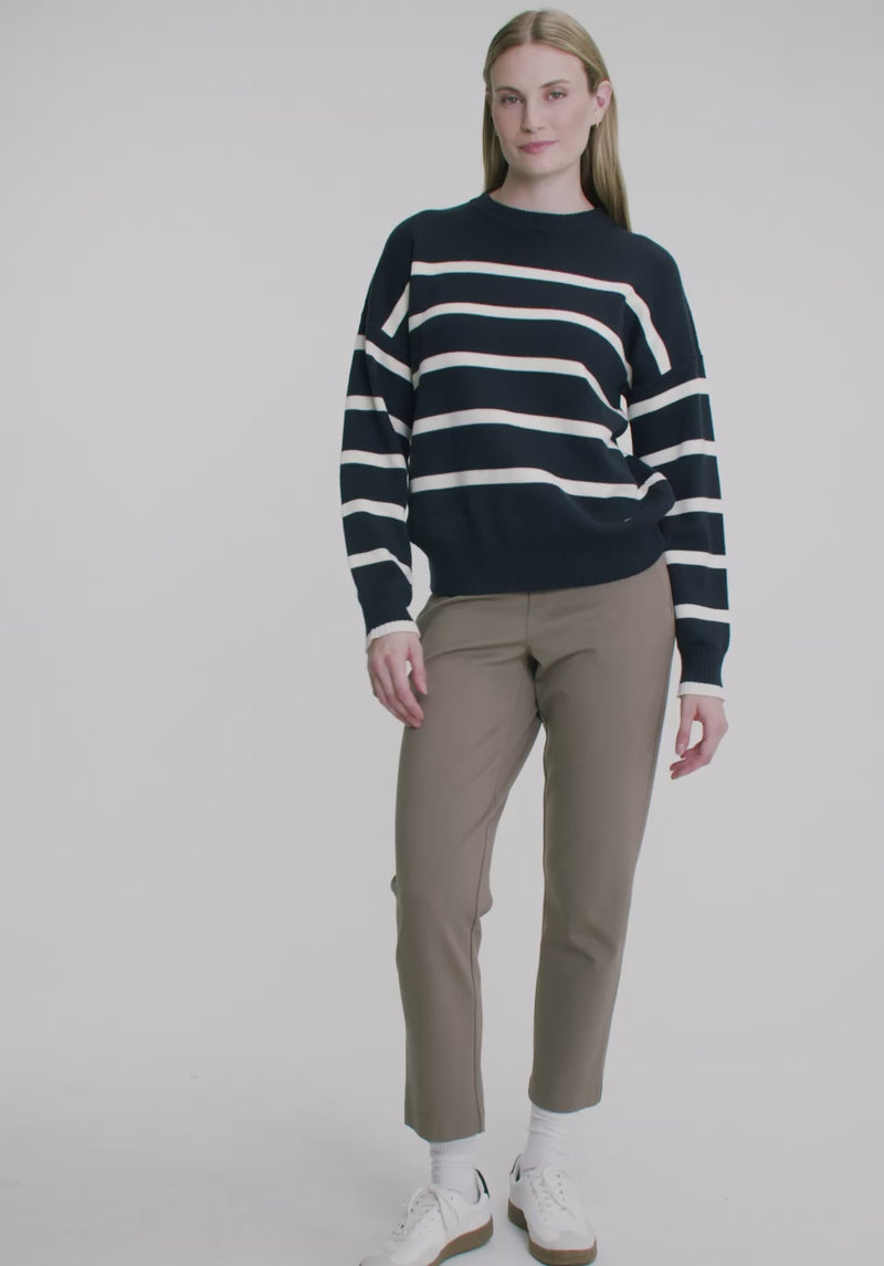 Chandail Berne  – vue modèle en mouvement, FIG Clothing