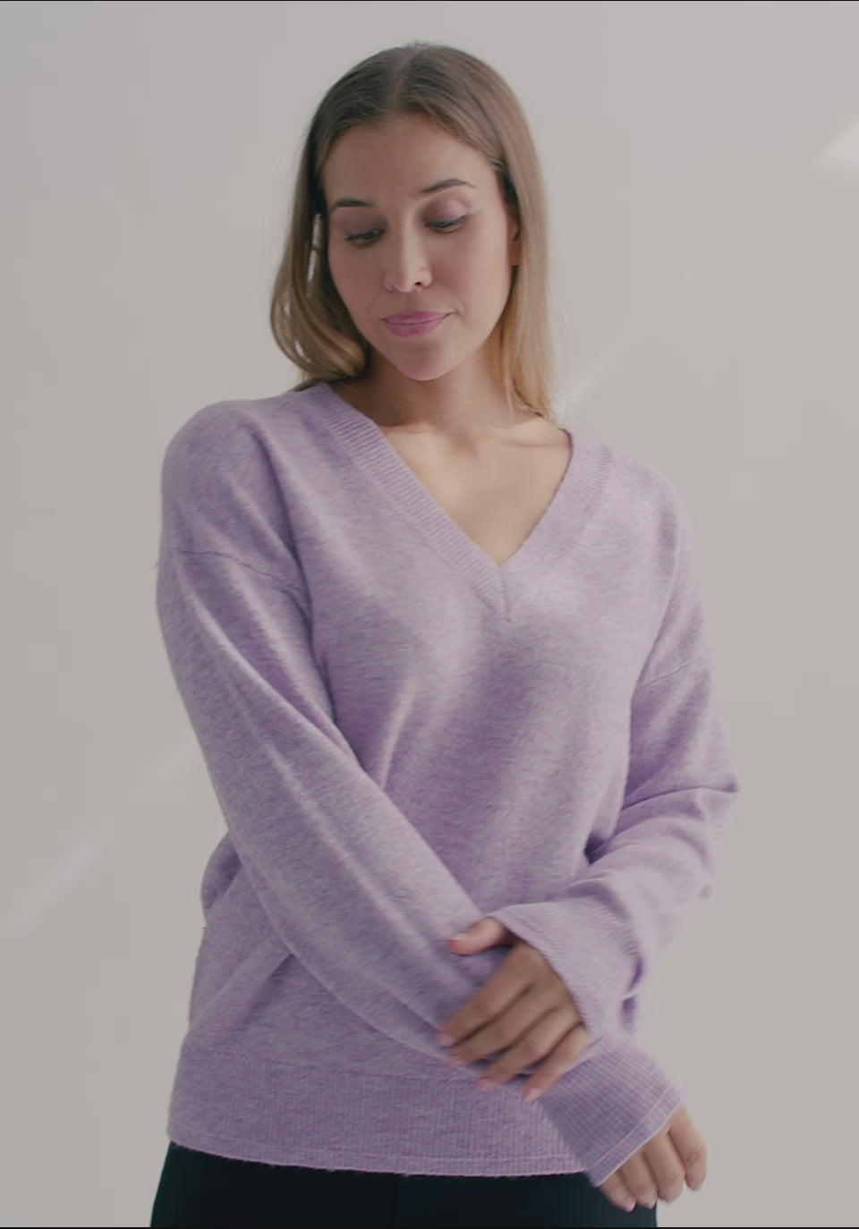 Load video: ANIAK V-NECK SWEATER