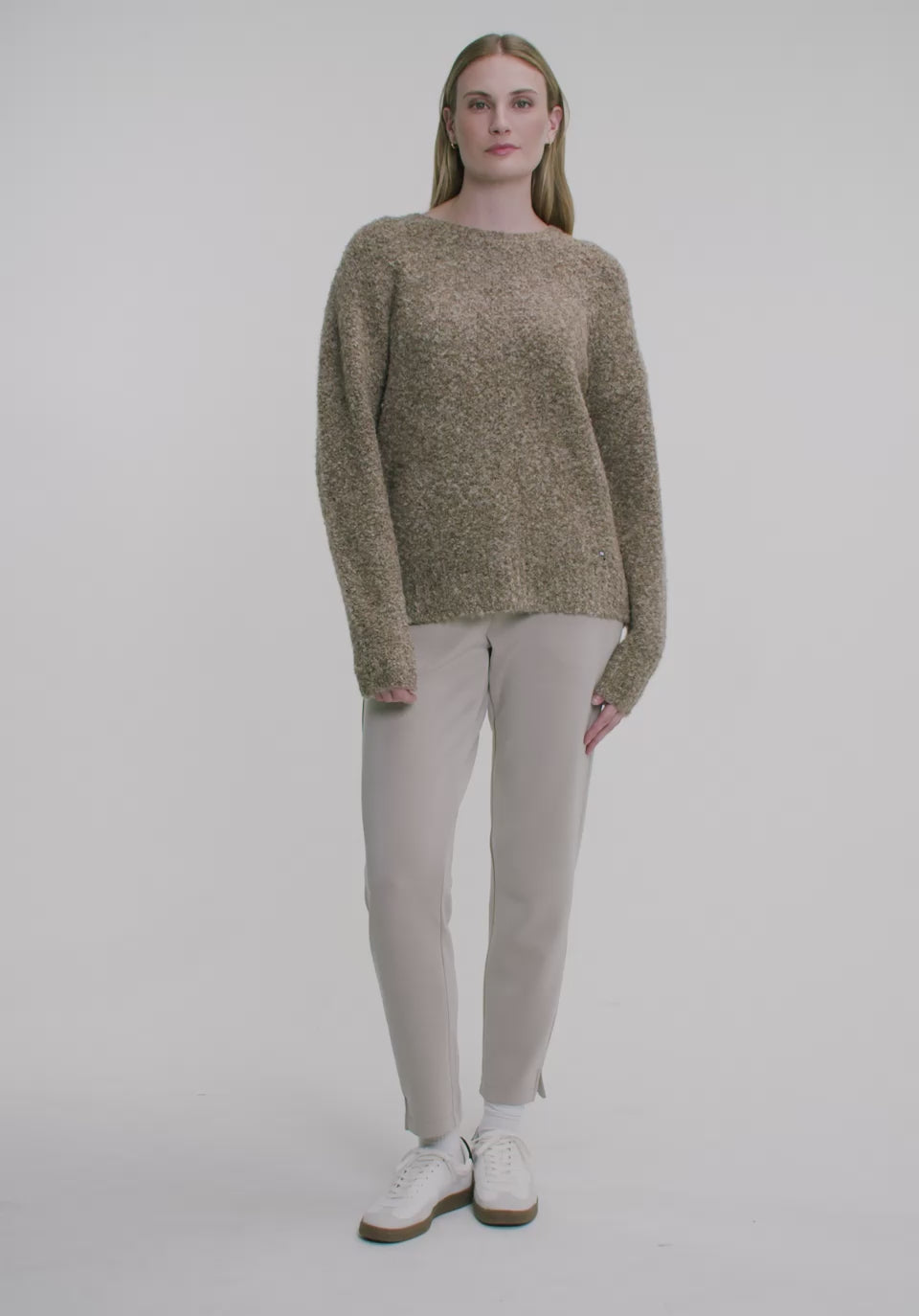 Load video: Chandail Tanda  – vue modèle en mouvement, FIG Clothing