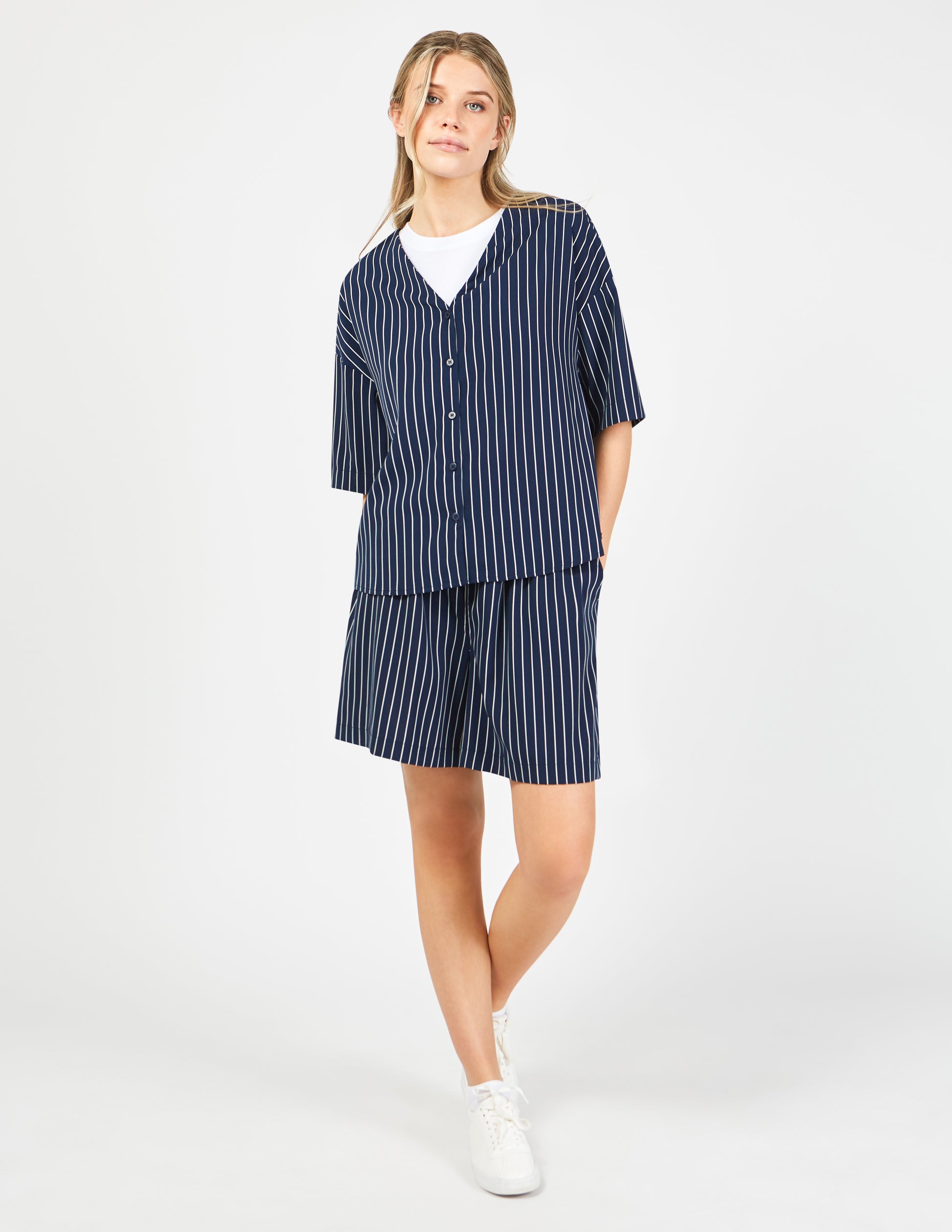 PIN STRIPE SAIL||PIN STRIPE SAIL