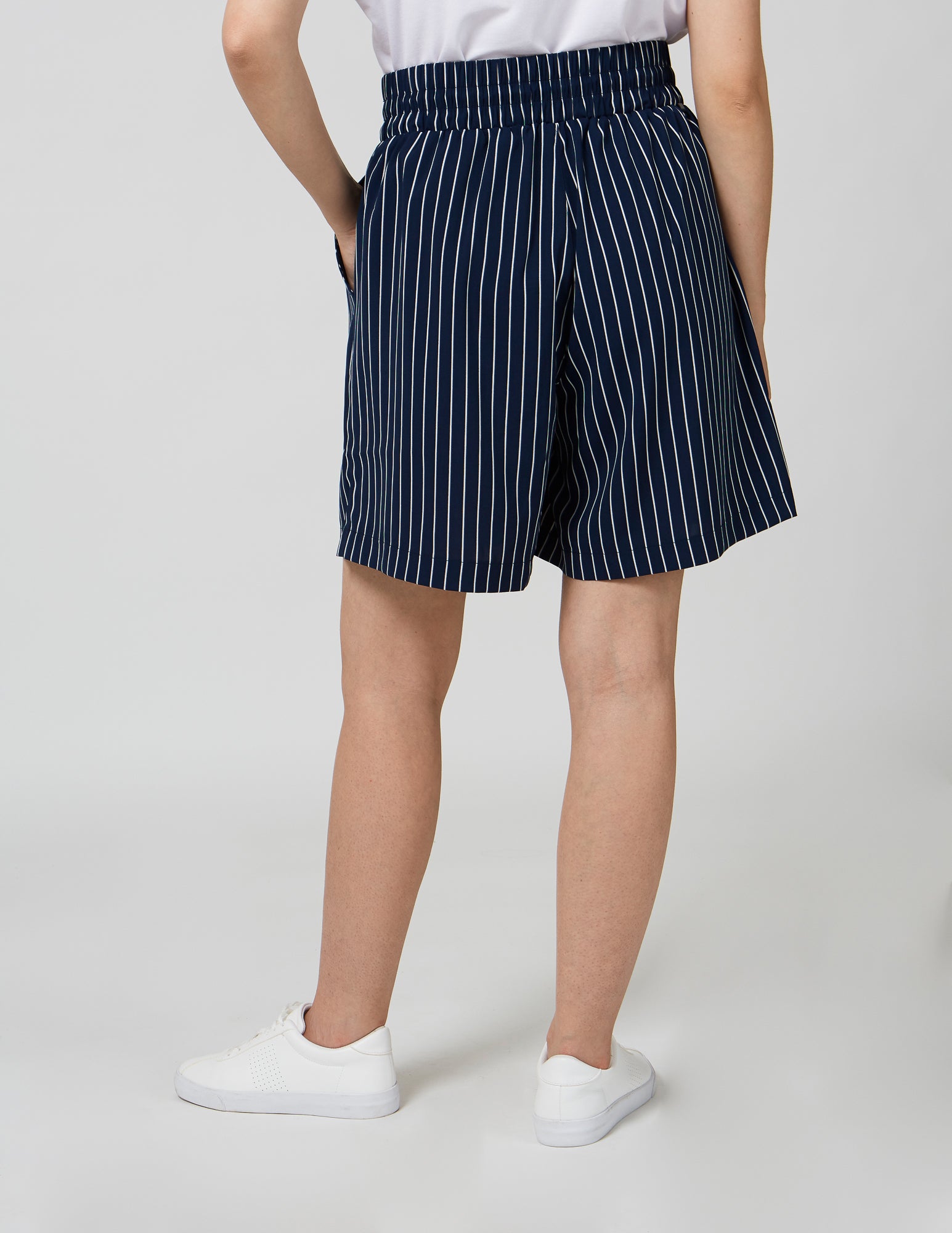 PIN STRIPE SAIL||PIN STRIPE SAIL