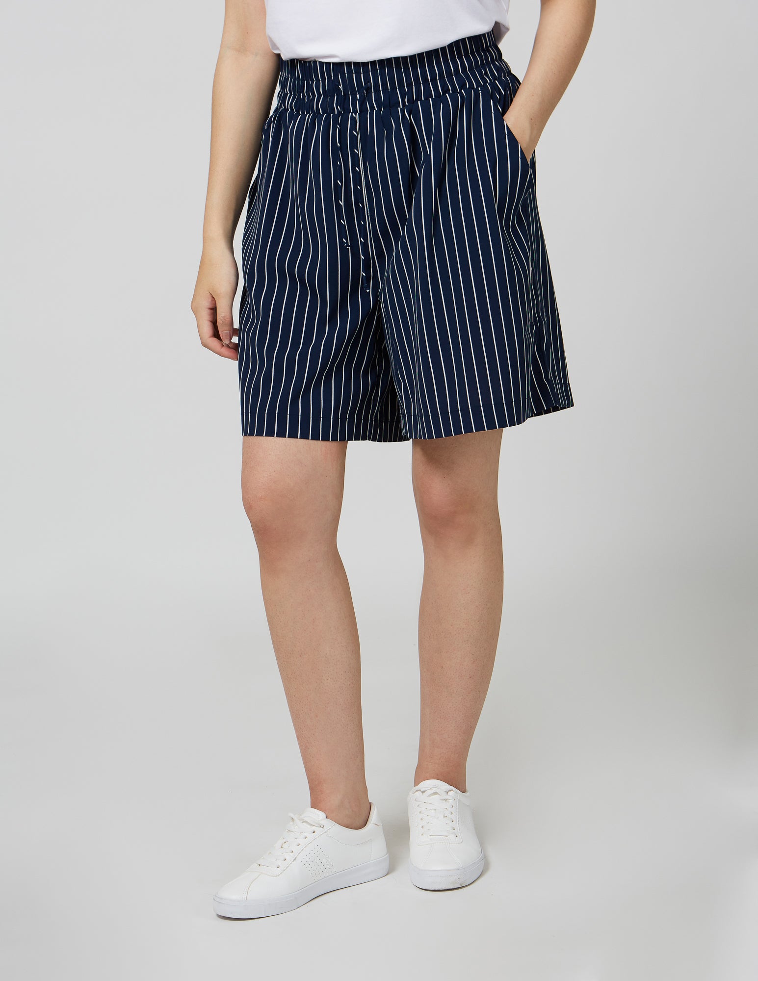 PIN STRIPE SAIL||PIN STRIPE SAIL