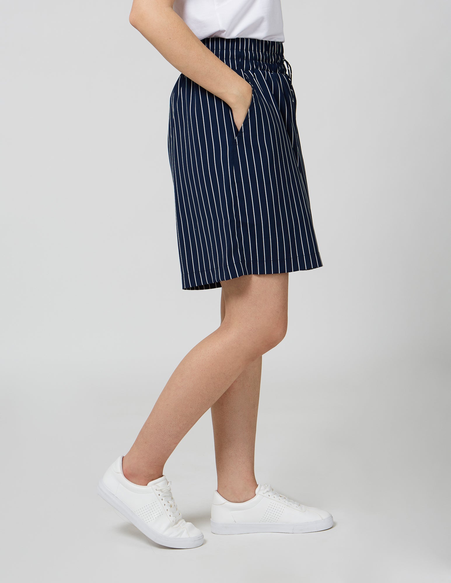 PIN STRIPE SAIL||PIN STRIPE SAIL